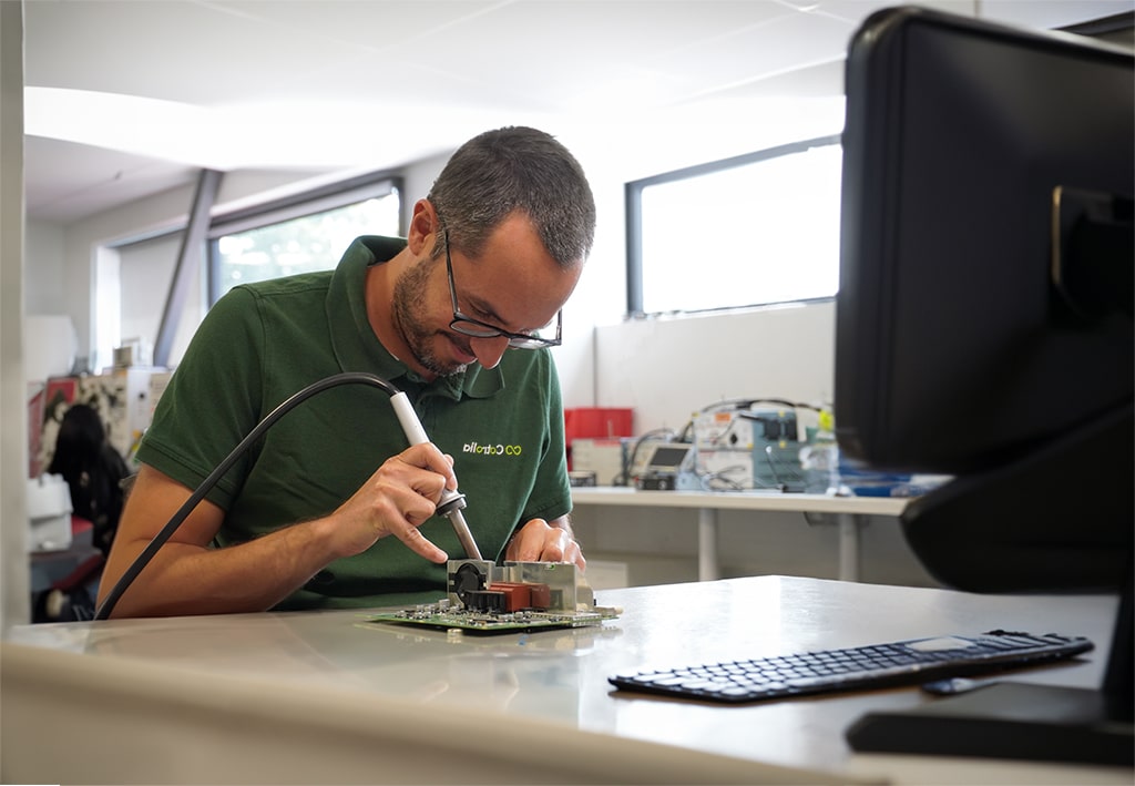 technicien electronique soudure carte